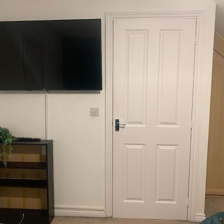 Comfy Double Bedroom In Greater Манчестер Екстер'єр фото